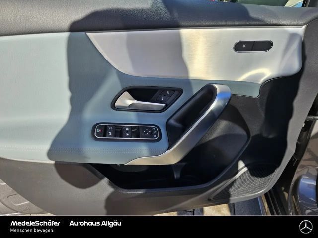 Mercedes-Benz A 220 A 220 d AMG Line