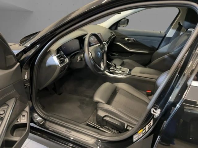 BMW 330 330e Sedan