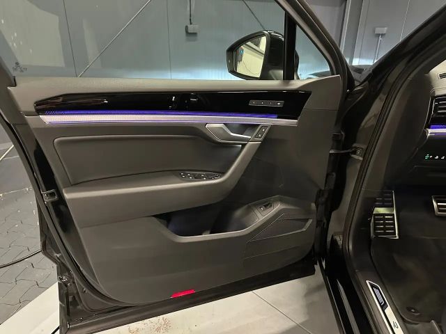 Volkswagen Touareg 4Motion R-Line Style