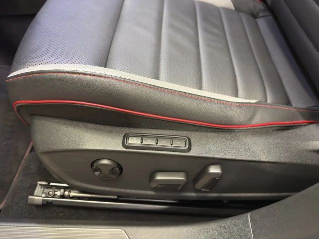 Volkswagen Golf 2.0 TSI DSG GTI Style