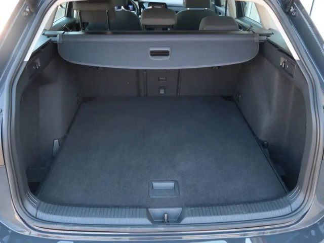 Volkswagen Golf Life Variant