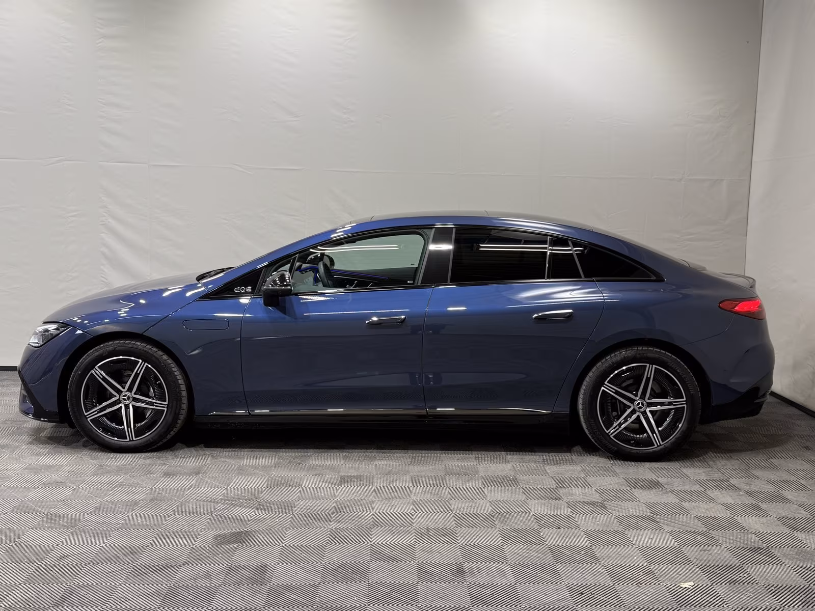 Mercedes-Benz EQE 300 AMG Line Premium Sedan