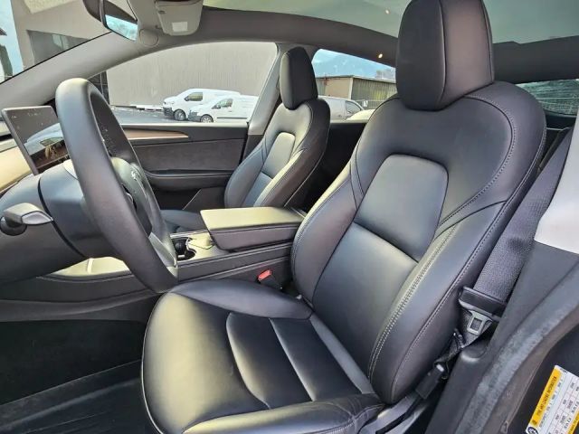 Tesla Model Y AWD Performance