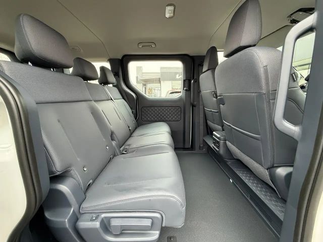 Kia PV5 Passenger 71 kWh Earth