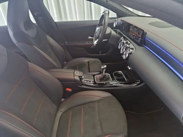 Mercedes-Benz CLA 200 AMG Line Coupé