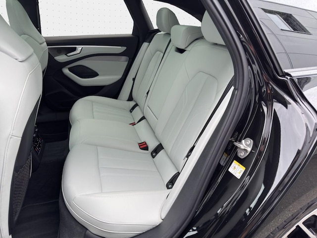 Audi A6 Avant Quattro S-Tronic