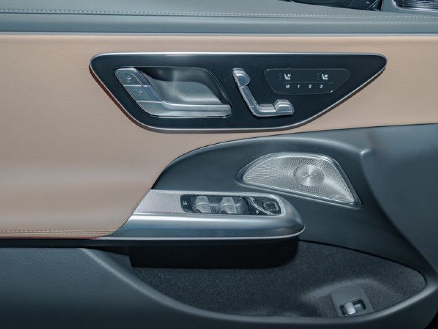 Mercedes-Benz E 200 Sedan