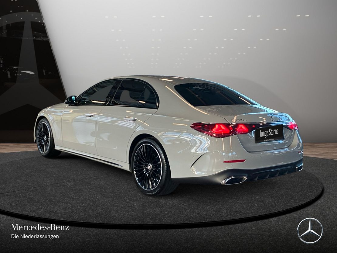 Mercedes-Benz E 220 AMG Line E 220 d Sedan