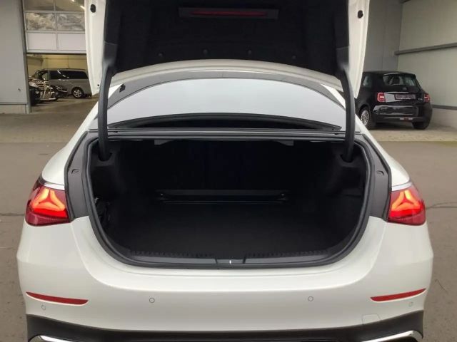 Mercedes-Benz E 200 AMG Line Sedan