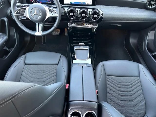 Mercedes-Benz A 180 MBUX+Wide+AHK+Cam+Navi+AUT+SHZ