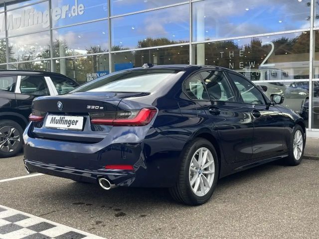 BMW 330 330e Sedan