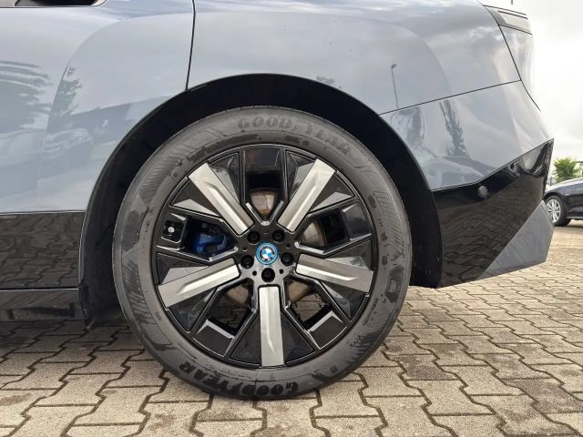 BMW iX xDrive40