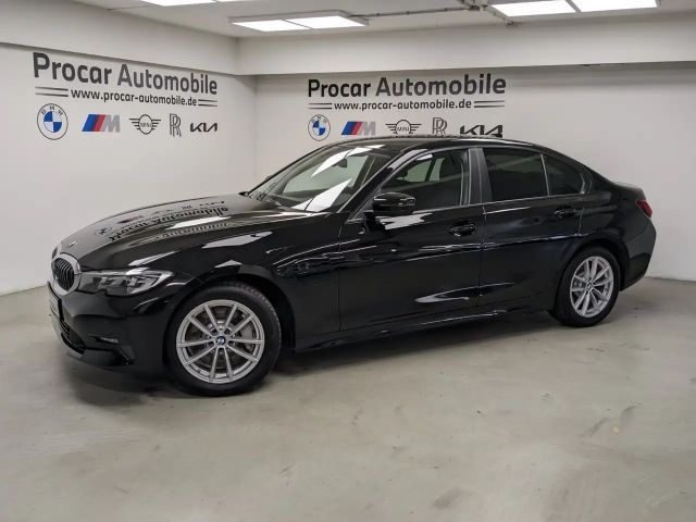 BMW 330 330e Sedan