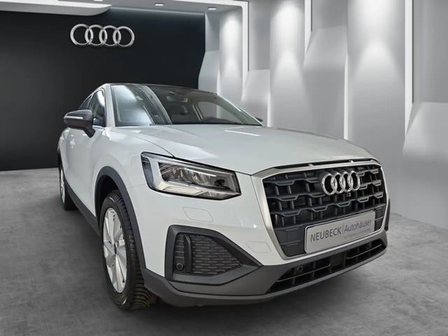 Audi Q2 AHK Assistenzpaket Schiebedach LED Einparkhil