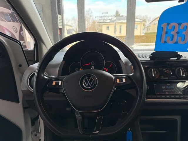 Volkswagen up! Active
