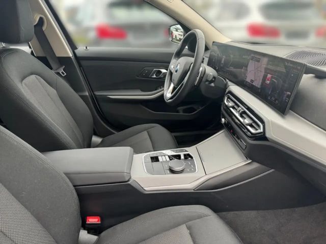 BMW 318 iAT  +HUD+ADAPTIVE-LED+ACC+NAVI+SHZ+DAB+MFL+