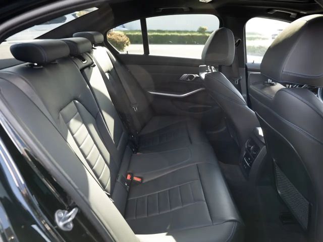 BMW 330 330d M-Sport Sedan xDrive