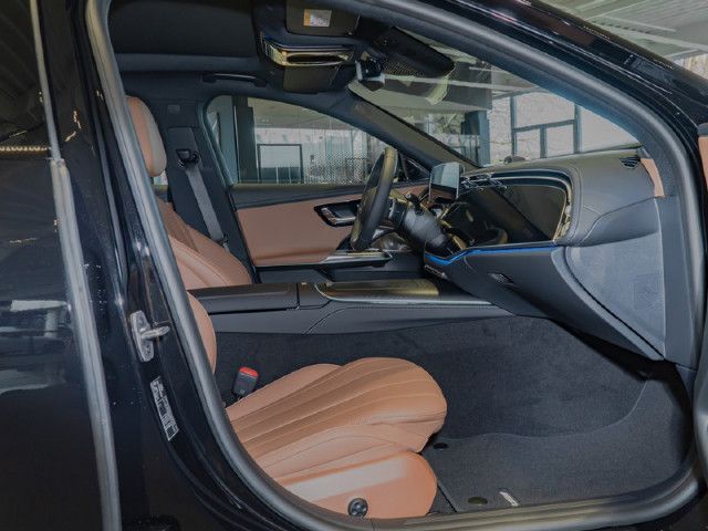 Mercedes-Benz E 200 Sedan