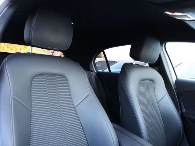 Mercedes-Benz A 180 /Sitzhzg/Kamera/Navi/Spur/Tempomat/AHK
