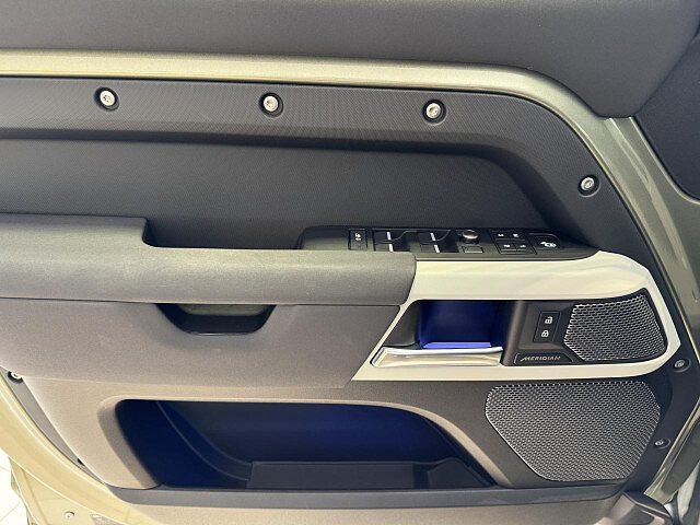 Land Rover Defender 110 SE