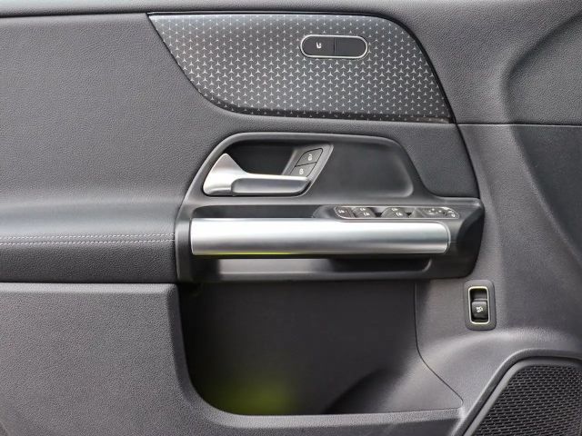 Mercedes-Benz B 200 Progressive Sedan