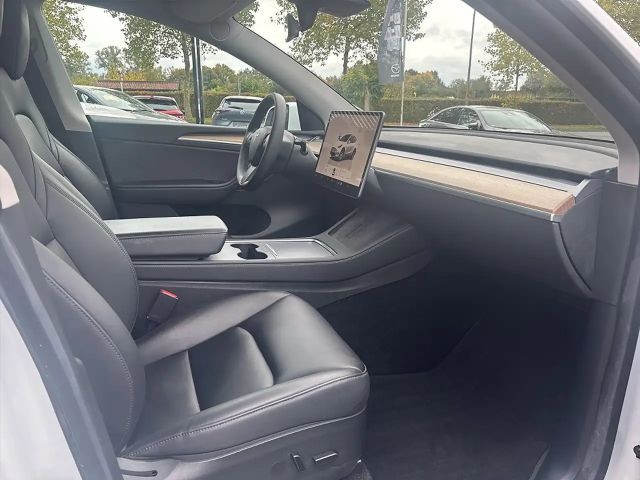 Tesla Model Y AWD Long Range