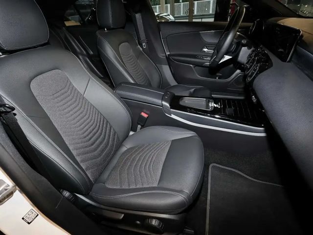 Mercedes-Benz CLA 180 Coupé Progressive