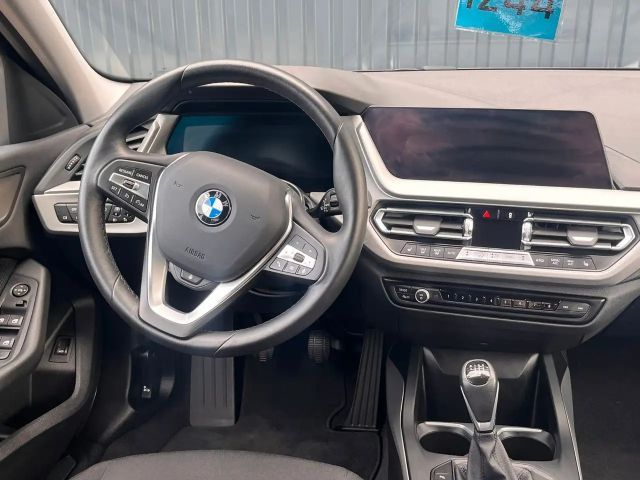 BMW 118 118i 5-deurs Sedan