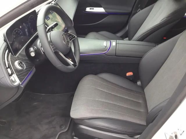 Mercedes-Benz E 200 Sedan