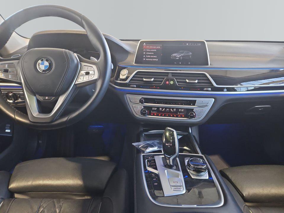 BMW 750 750i Sedan xDrive