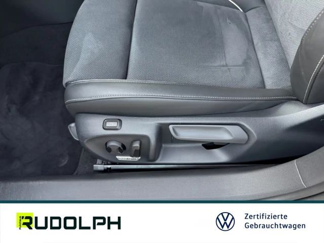 Volkswagen Passat 1.5 eTSI Business DSG