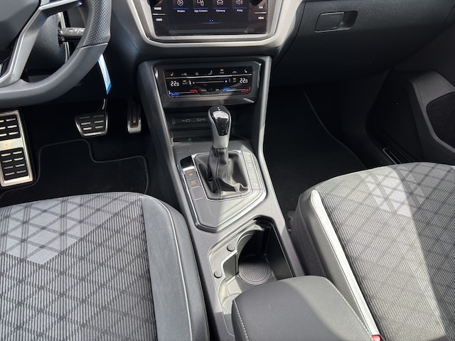 Volkswagen Tiguan Tiguan R-Line 2.0 l TDI SCR DSG AHK, Navi, Blac...