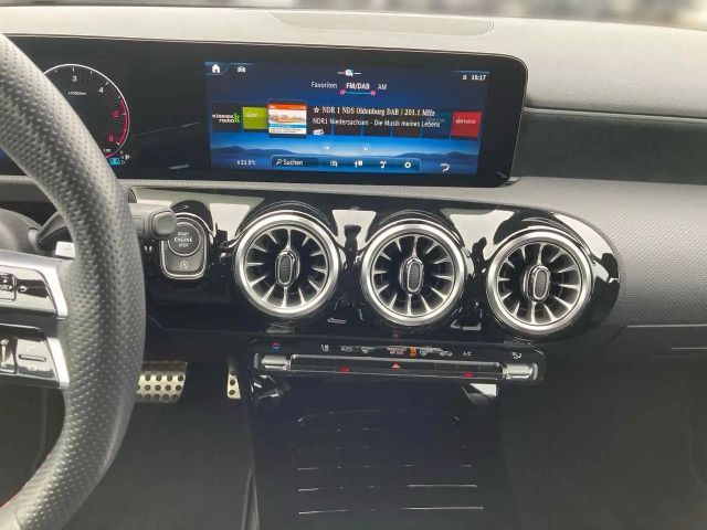 Mercedes-Benz A 200 A 200 d AMG Line