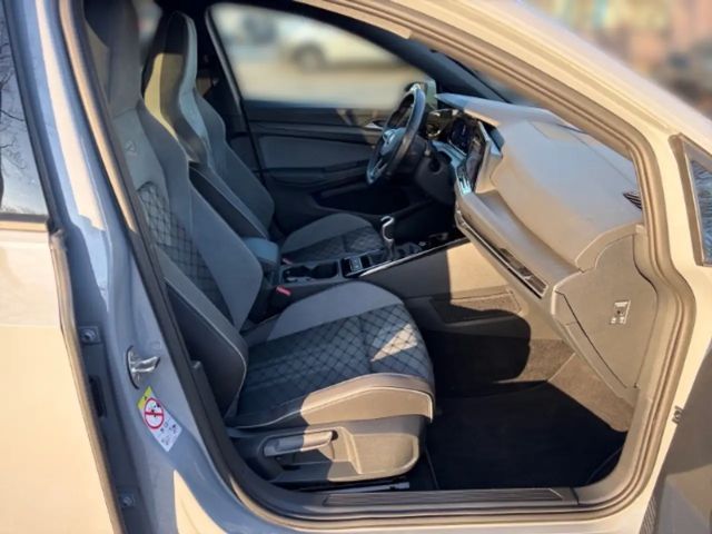 Volkswagen Golf 1.5 TSI R-Line Variant