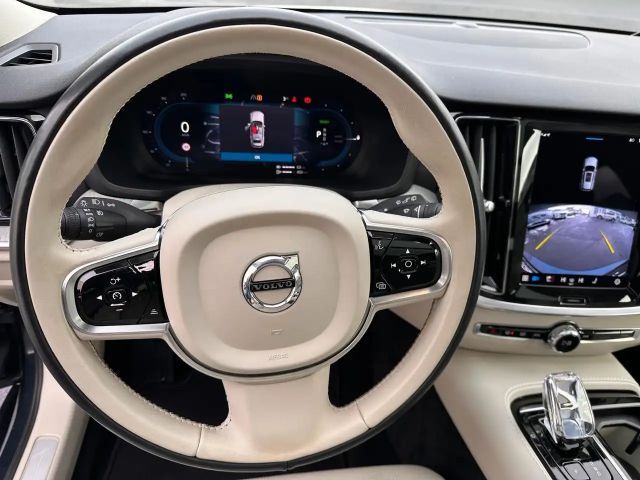 Volvo V60 AWD Plus T6