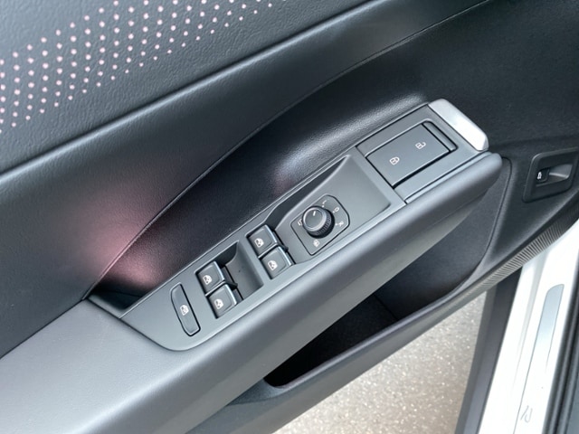 Volkswagen T-Roc 1.5 l eTSI +NEUES MODEL+MATRIX*NAVI