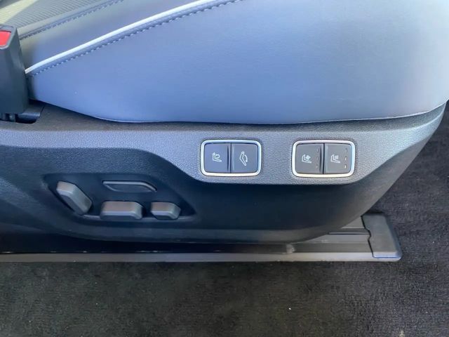 Hyundai Staria Signature