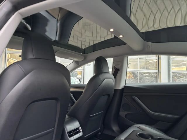 Tesla Model 3 RWD