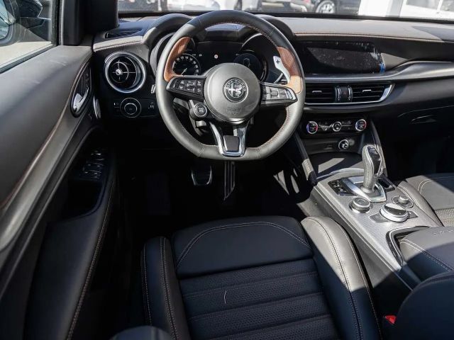 Alfa Romeo Stelvio AT8 Q4