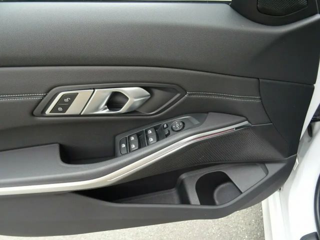 BMW 320 320d Luxury Line Sedan xDrive