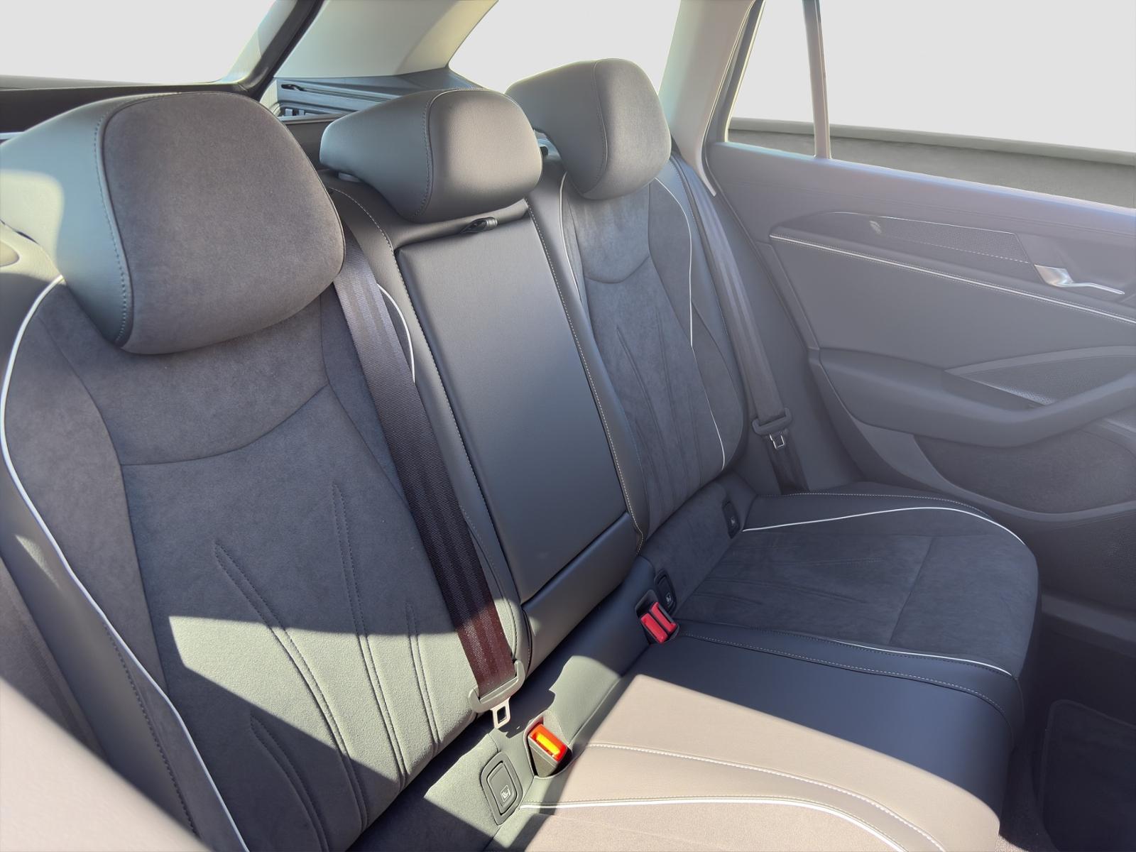 Volkswagen Passat 1.5 eTSI Business Variant