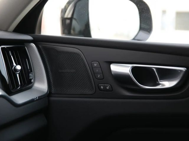 Volvo XC60 AWD Dark Plus