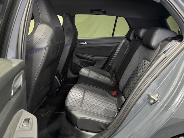 Volkswagen Golf 1.5 eTSI DSG R-Line