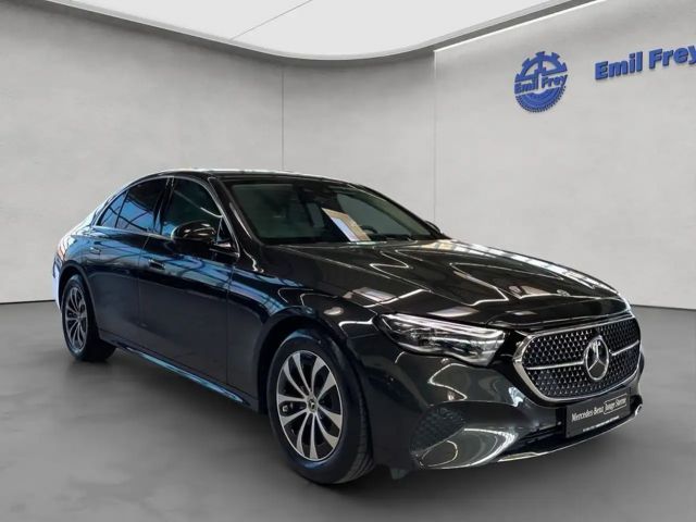 Mercedes-Benz E 200 Sedan