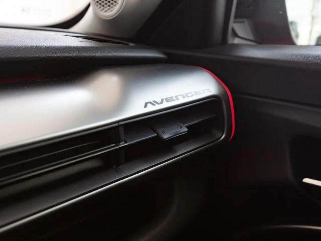 Jeep Avenger Full-Electric Summit