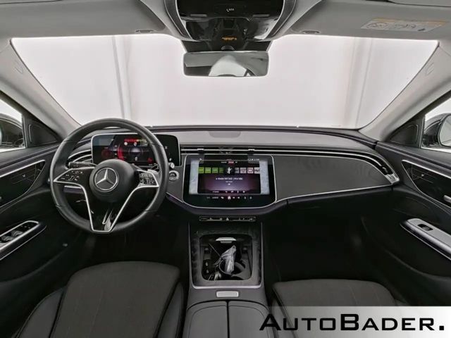 Mercedes-Benz E 220 AVANTGARDE E 220 d Sedan