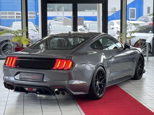 Ford Mustang Fastback GT 5.0 V8