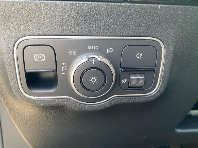 Mercedes-Benz B 180 Sedan