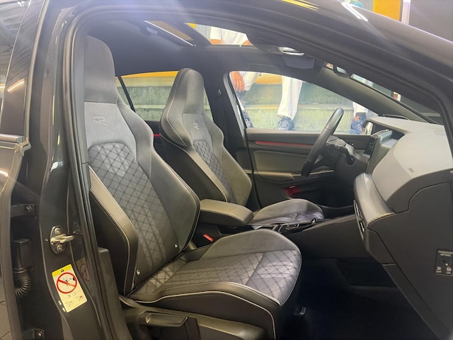 Volkswagen Golf 2.0 TSI DSG R-Line