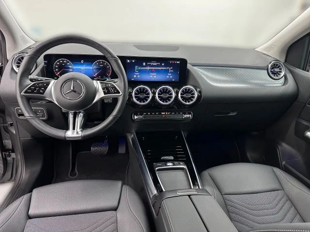 Mercedes-Benz B 200 Sedan